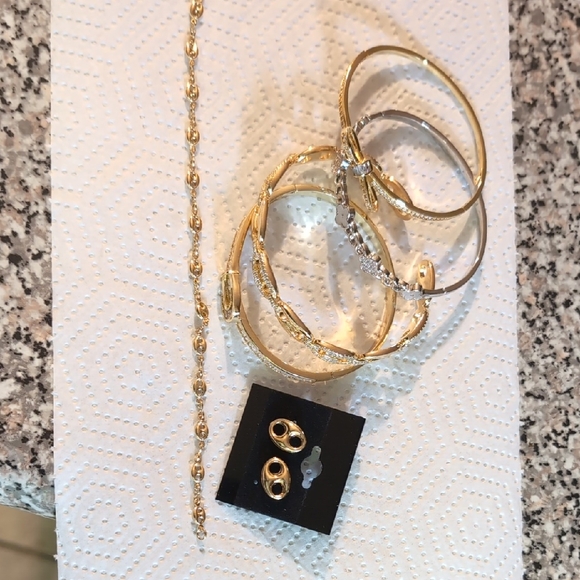Elegant Gold and Silver Jewelry Set - Picture 1 of 16